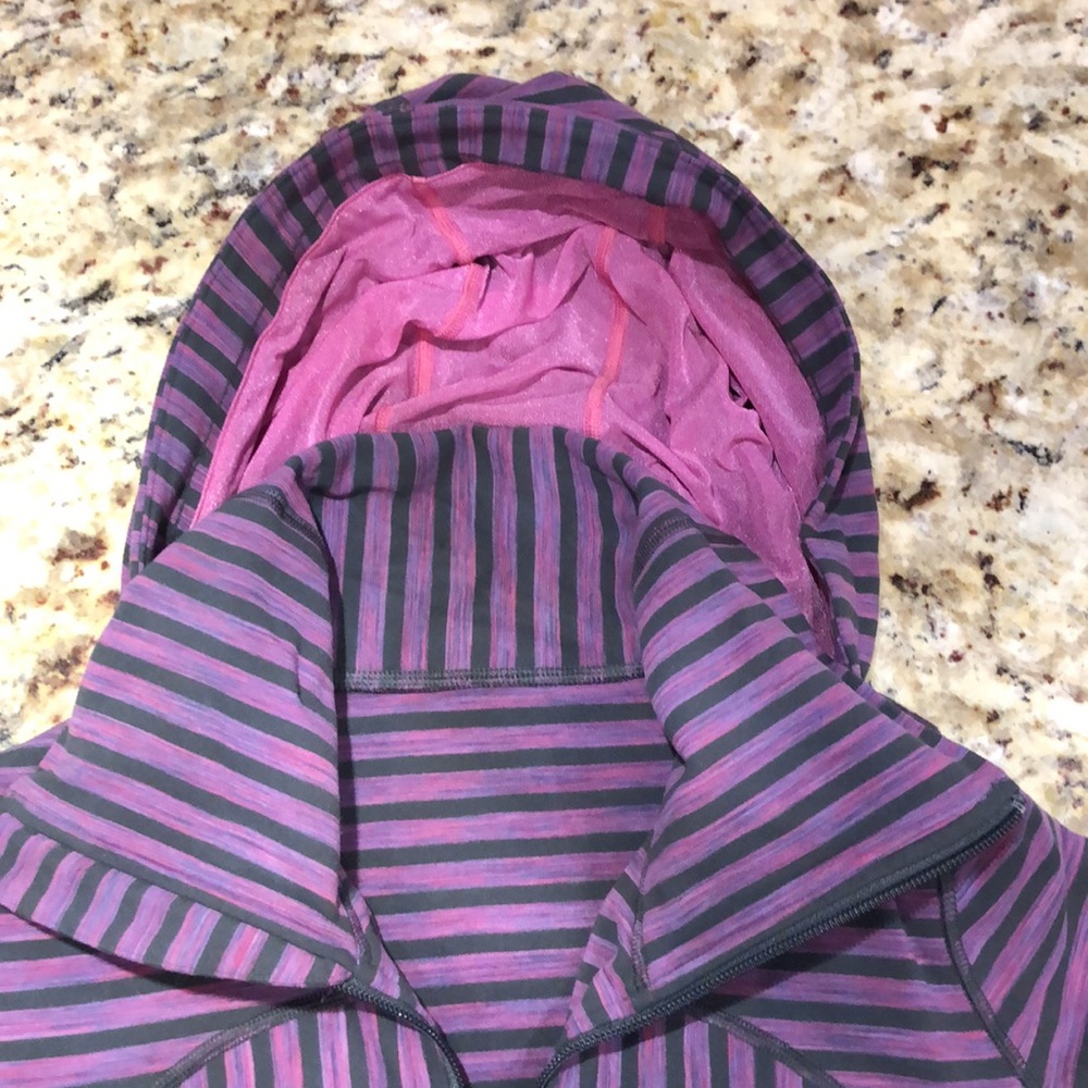 Original Lululemon Jacket with Hood - Picture 4 of 7